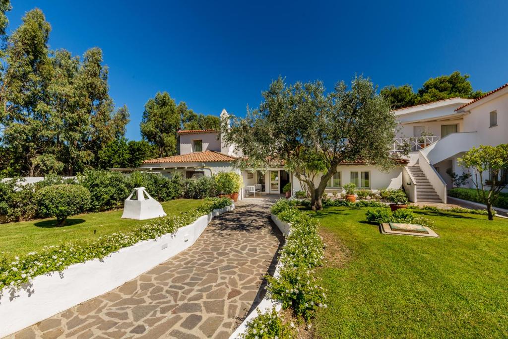 Сад в The Pelican Beach Resort & SPA - Adults Only