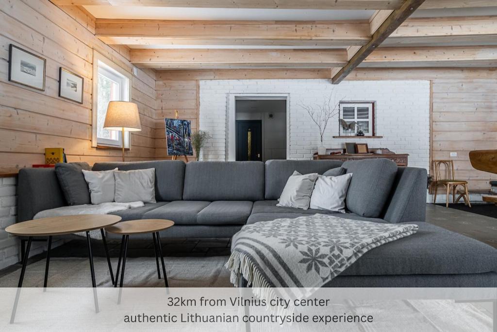 Posezení v ubytování Private Lake Escape- 6BR, Sauna & Bonfire