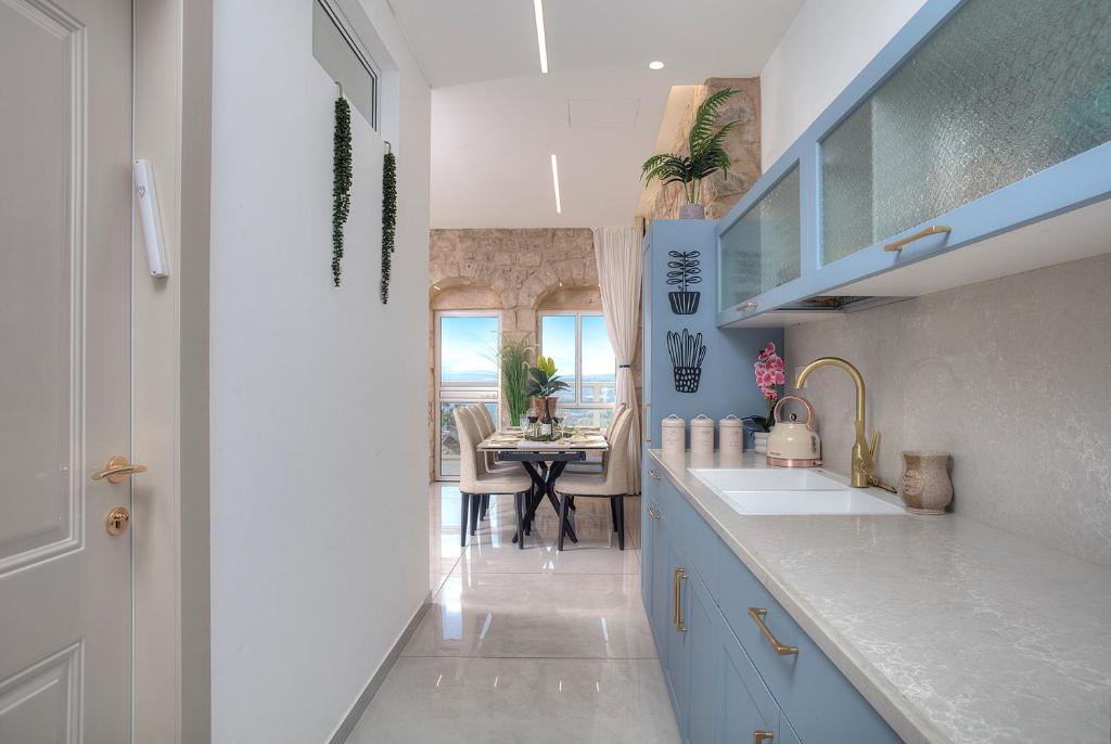 Η κουζίνα ή μικρή κουζίνα στο Mountain Top Views -201- נופי פסגות