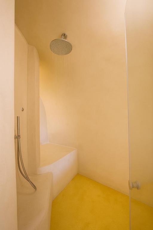 Chic Hotel Santorini - 6