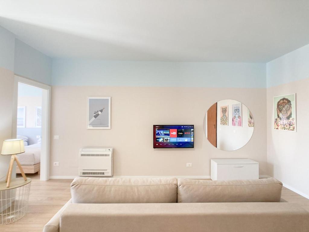 Μια τηλεόραση ή/και κέντρο ψυχαγωγίας στο PROMO SEASON Cozy Apartment - SEA VIEW