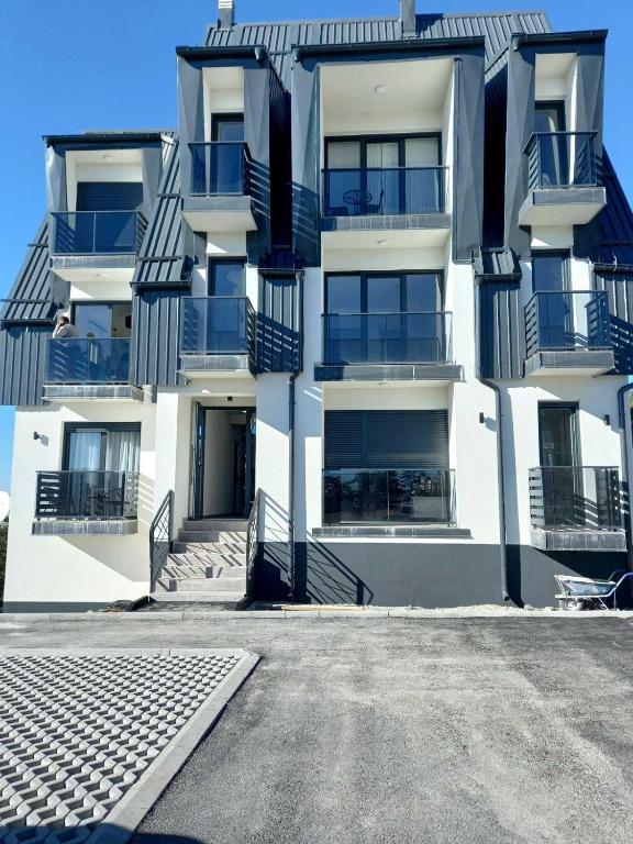 Το κτήριο όπου στεγάζεται  το διαμέρισμα