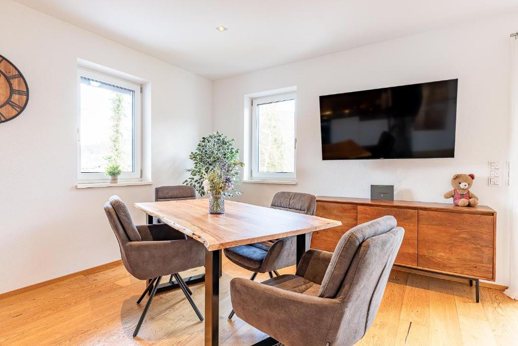 Μια τηλεόραση ή/και κέντρο ψυχαγωγίας στο Haus Dippel am Kurpark inklusive Chiemgaukarte