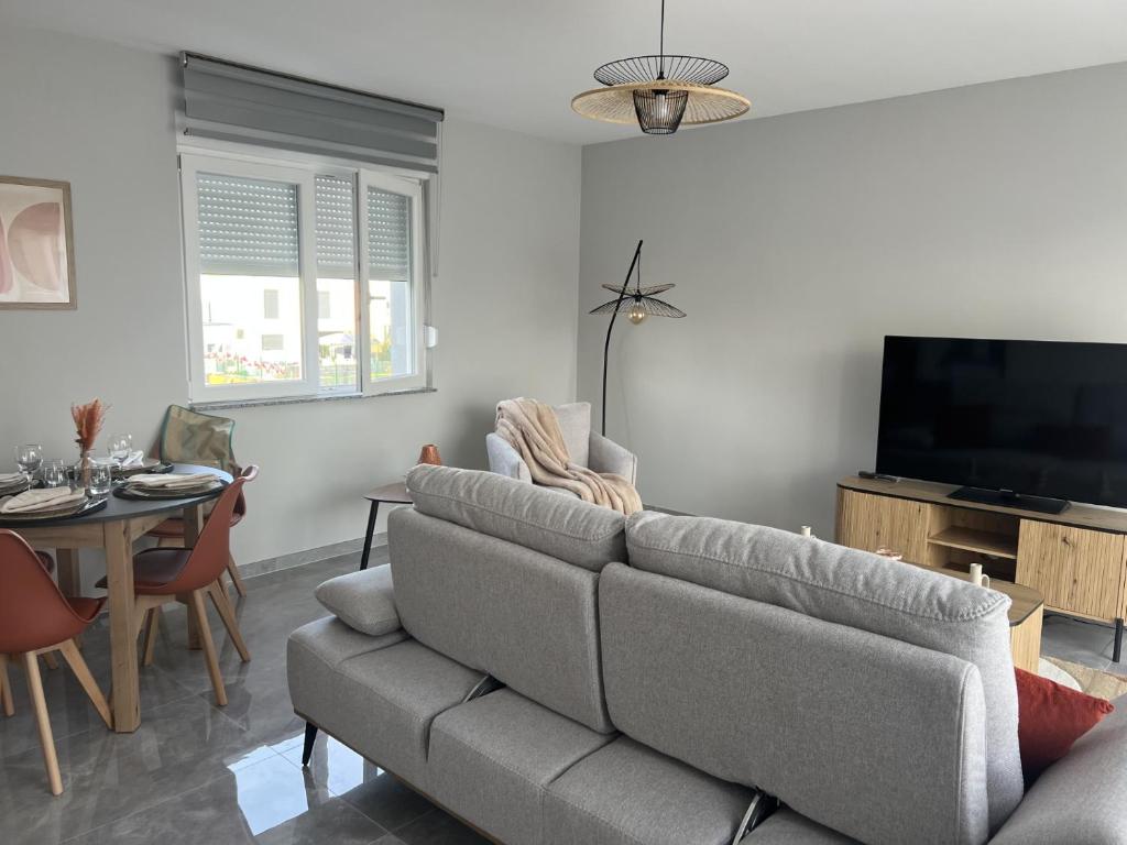 TV a/nebo společenská místnost v ubytování Chez Özlem