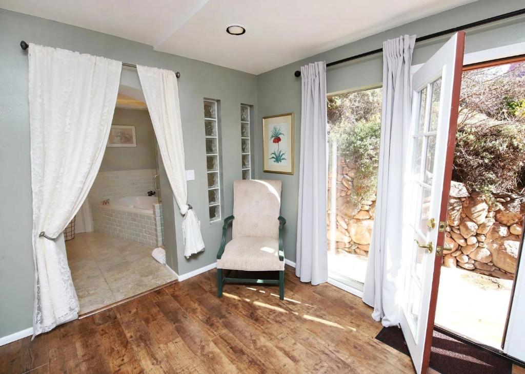 The Joy Sedona - Bed & Breakfast and Luxury Creekside Cabins photo