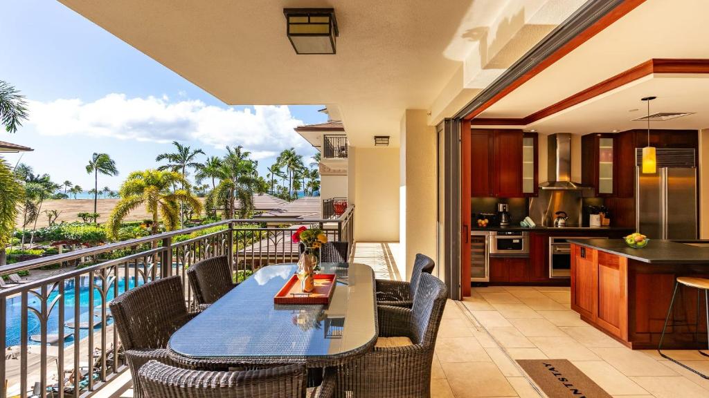 Balkón nebo terasa v ubytování Beachfront Condo at Beach Villas at Ko Olina Hale Hoaloha by AvantStay