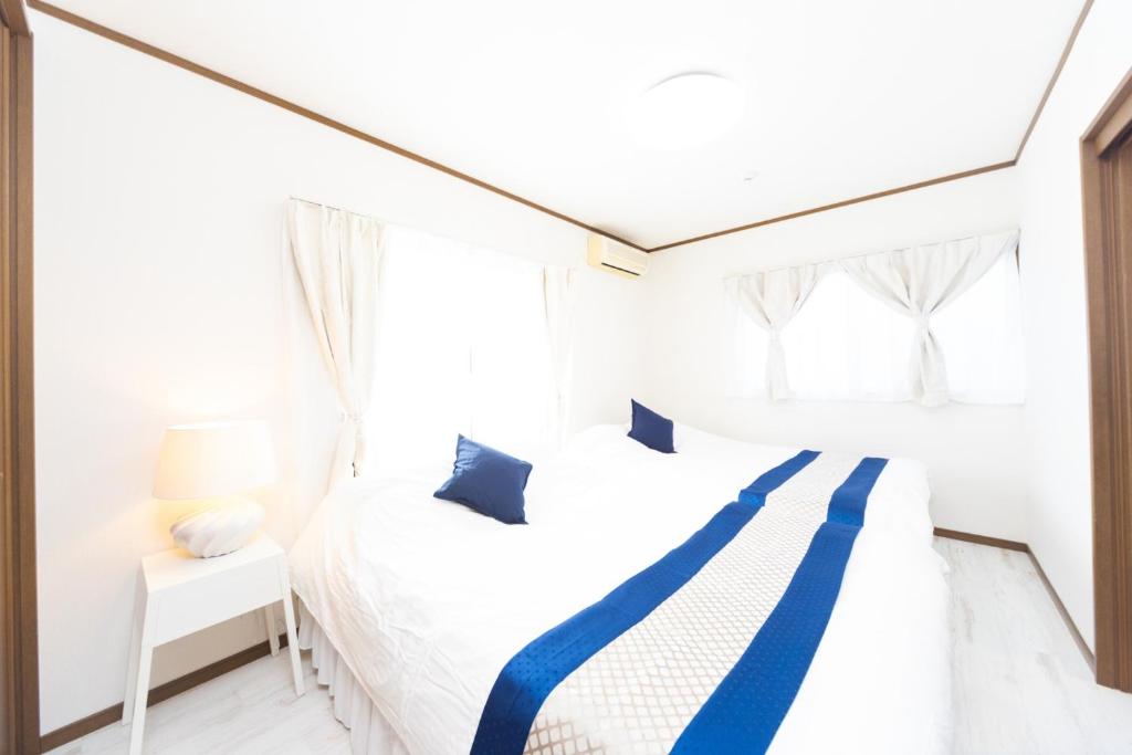 Postel nebo postele na pokoji v ubytování Ａｗａｊｉ Ｇａｒｄｅｎ Ｈｏｕｓｅ ｉｎ Ｓｕｍｏｔｏ - Vacation STAY 81970v