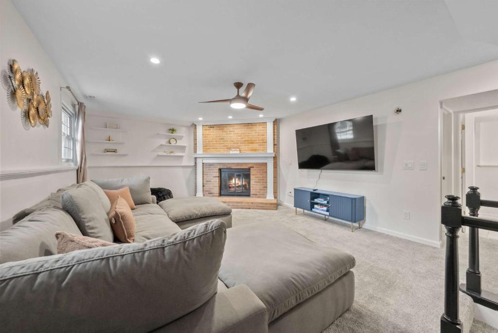 a living room with a couch and a fireplace at Dublin Blue Haven - Home for 12 in Dublin