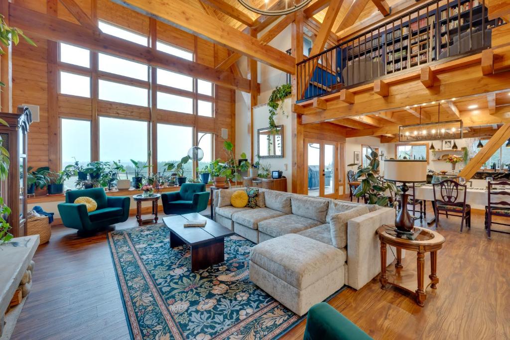 Istumisnurk majutusasutuses Big Groups Welcome! Mtn-View Onalaska Estate