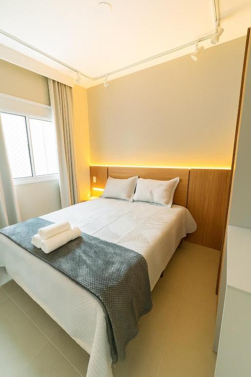 Una cama o camas en una habitación de Studio moderno na Santa Ifigênia - 1212