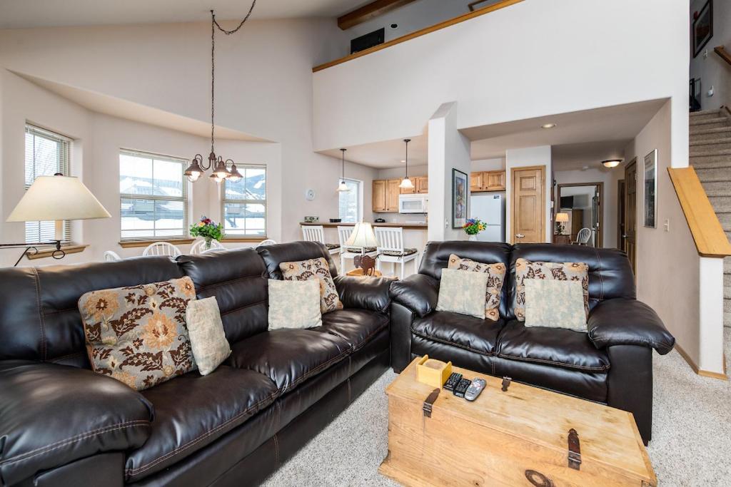 Istumisnurk majutusasutuses Tarn Landing Condo: Access To All Summit Resorts