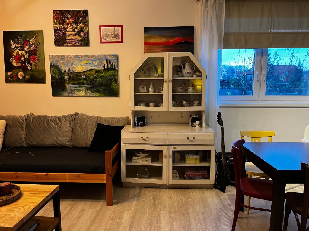 Posezení v ubytování Art gallery near Pardubice