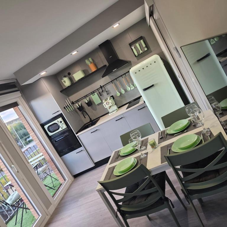 a kitchen and dining room with a table and chairs at PUERTA De AGUILERA in Berlanga de Duero