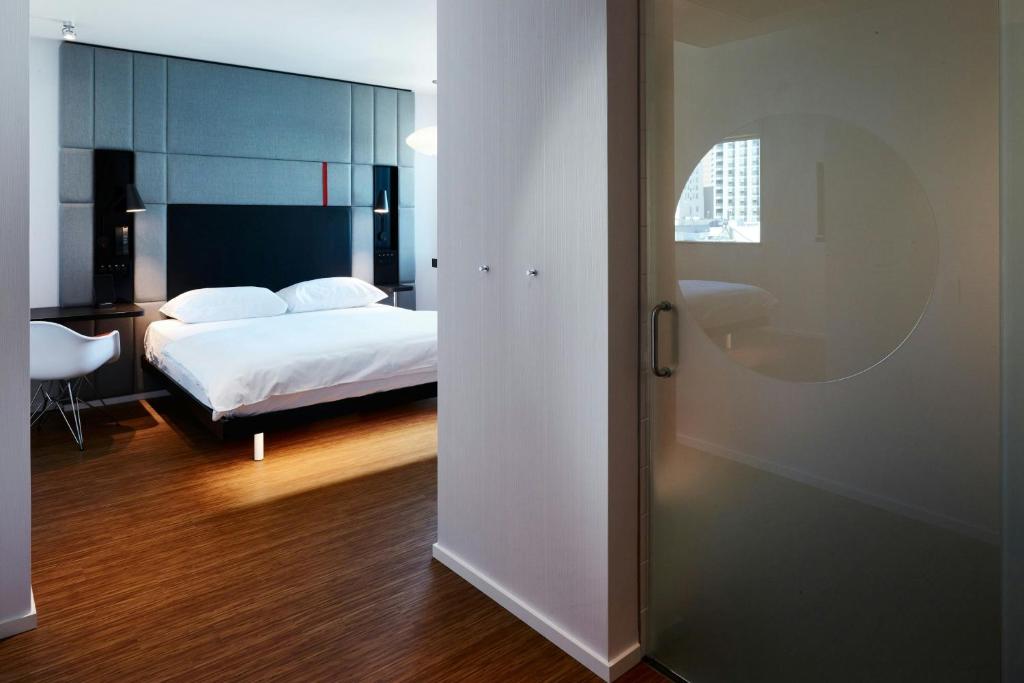 citizenM San Francisco Union Square photo
