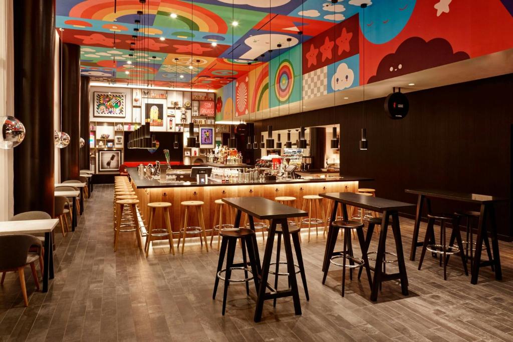 citizenM San Francisco Union Square photo