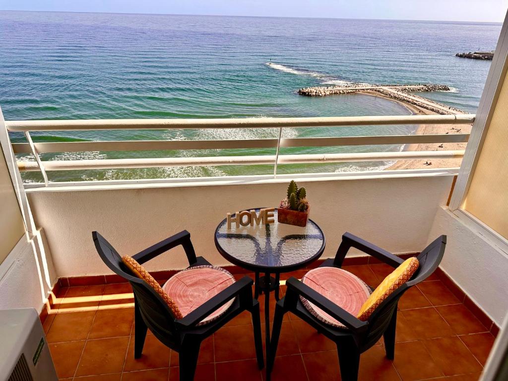Stylish Fuengirola Studio with Panoramic Sea View