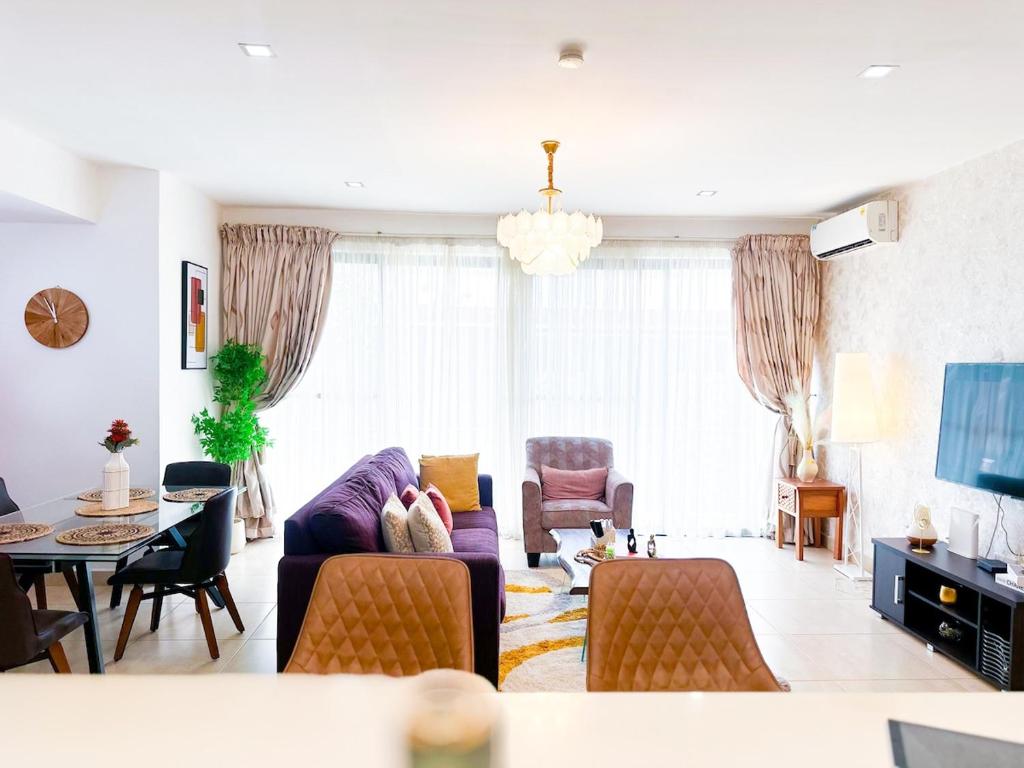 TV/trung tâm giải trí tại Chick 2bed room unit at cantoment