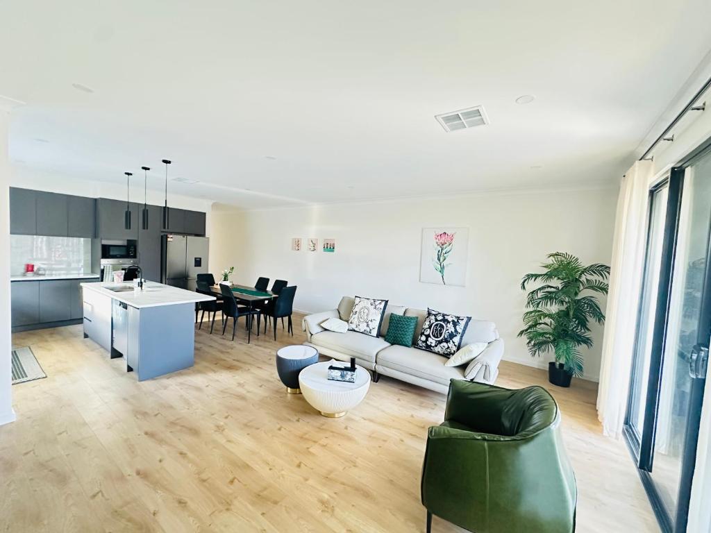 Brand New Galaxy Homes - Luxury Stay Racecourse
