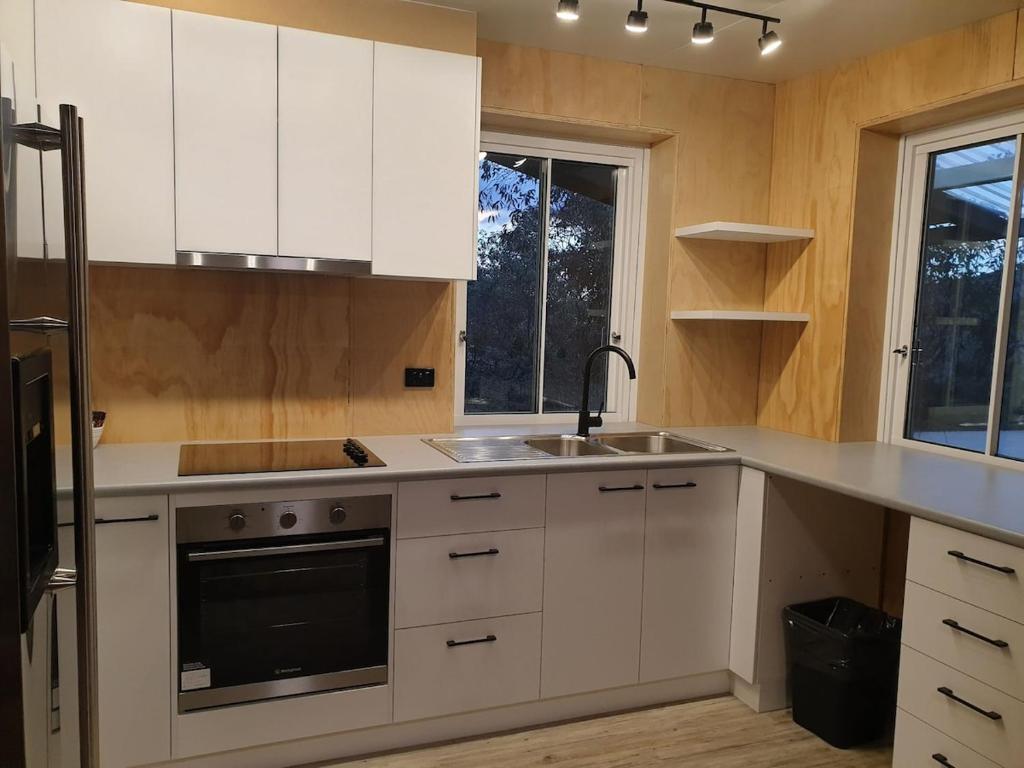 Η κουζίνα ή μικρή κουζίνα στο Fresh and funky apartment in Falls Creek