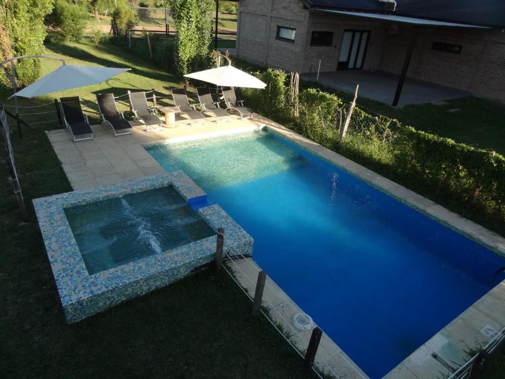 Bazén v ubytování Ayres de Giulias nebo v jeho okolí