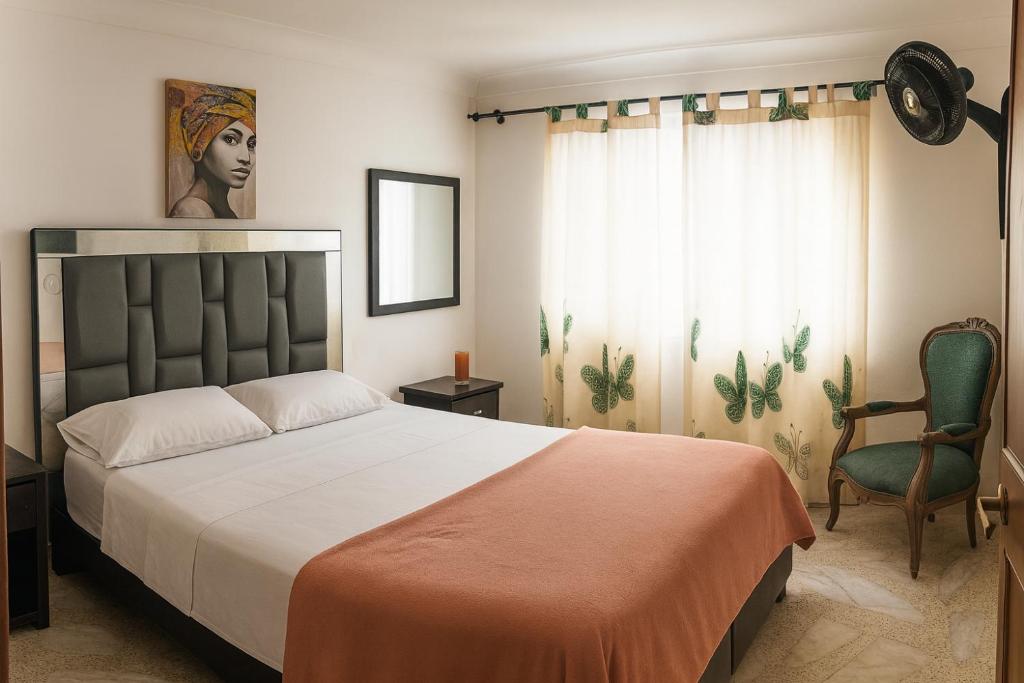 Giường trong phòng chung tại come to me