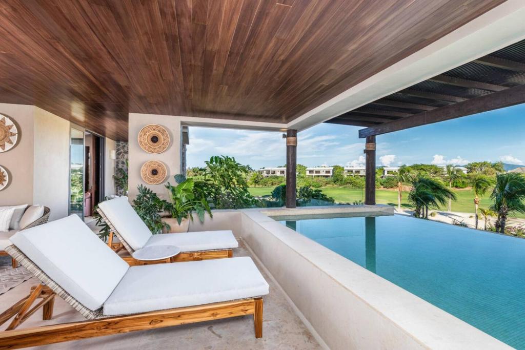 Πισίνα στο ή κοντά στο 3bd condo Ocean Views Pool HK