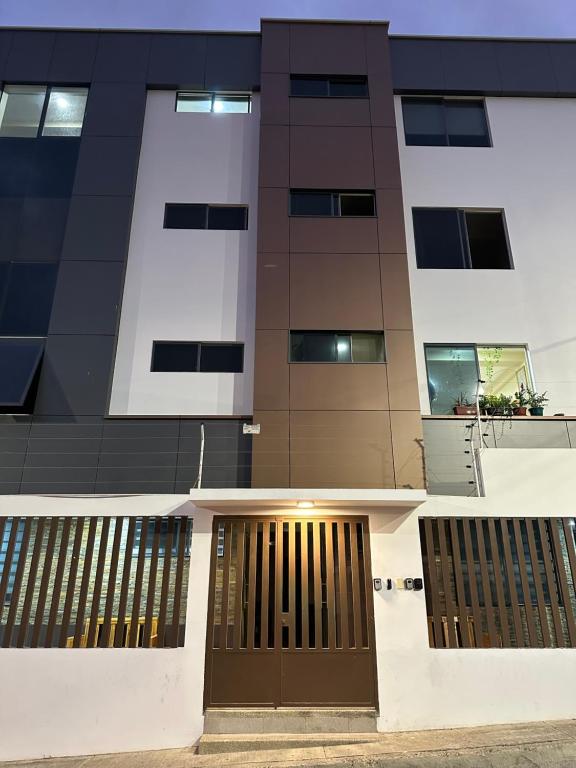 Το κτήριο όπου στεγάζεται  το διαμέρισμα