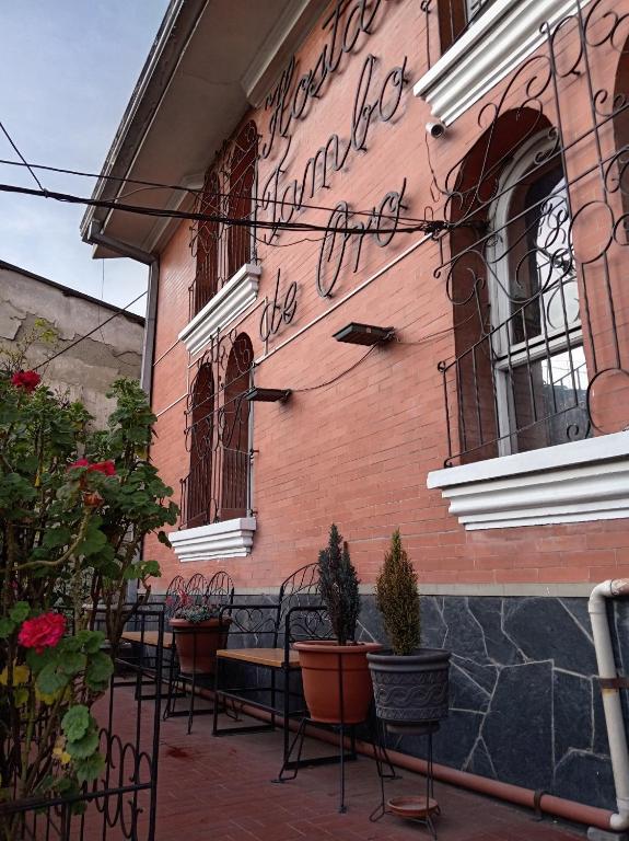 a group of chairs sitting outside of a building at Hostal Tambo de Oro in La Paz