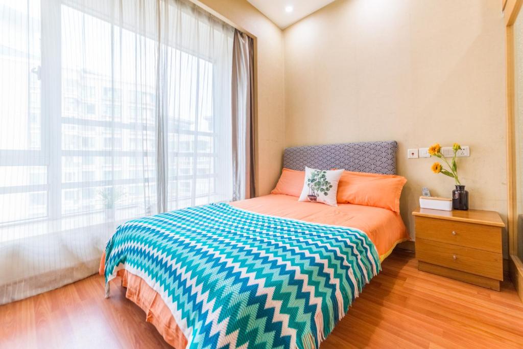 Ένα ή περισσότερα κρεβάτια σε δωμάτιο στο Shanghai Jiarong Hotel Apartment