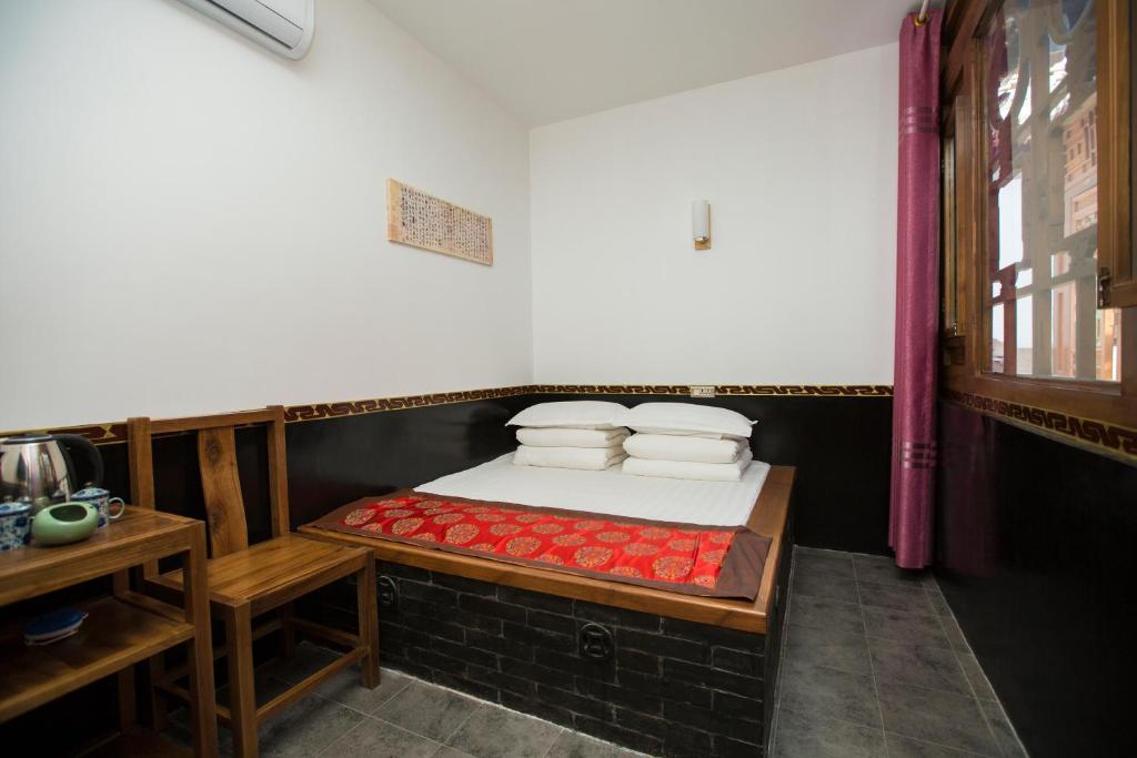 Postel nebo postele na pokoji v ubytování Pingyao Xiangshengyuan Guest House