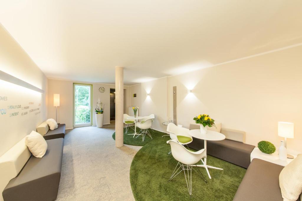 Posezení v ubytování Candlewood Suites Fürth by IHG