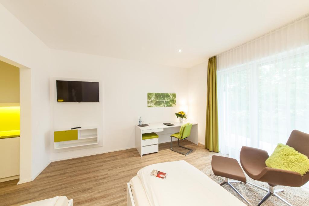 TV a/nebo společenská místnost v ubytování Candlewood Suites Fürth by IHG