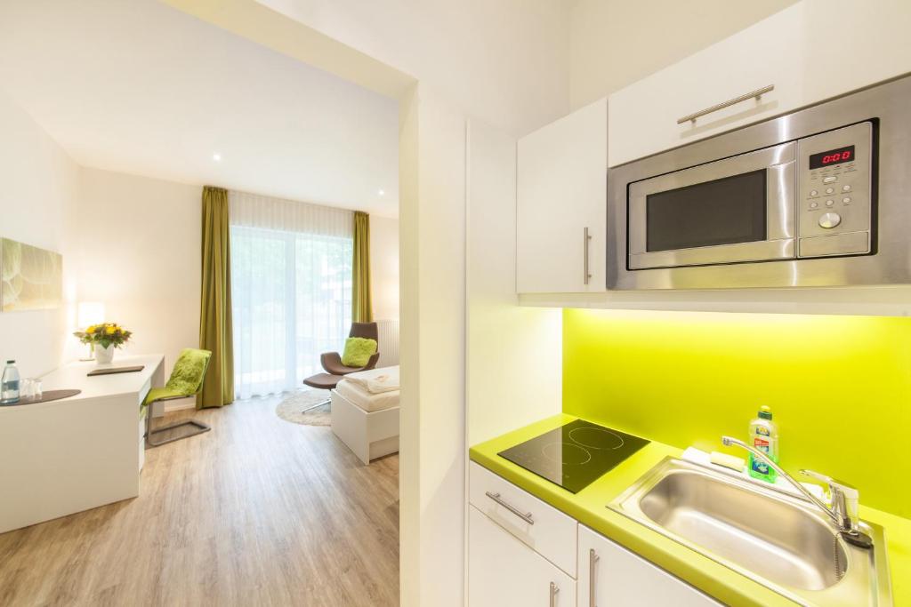 Kuchyň nebo kuchyňský kout v ubytování Candlewood Suites Fürth by IHG