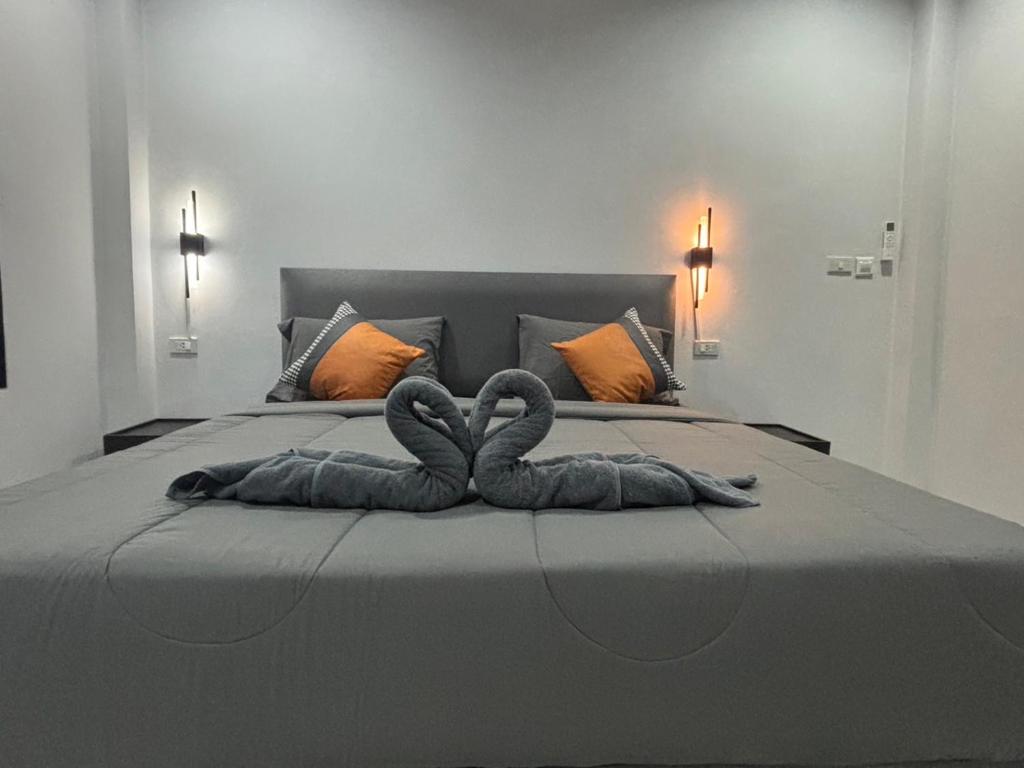 Ένα ή περισσότερα κρεβάτια σε δωμάτιο στο Tonmai Suites III