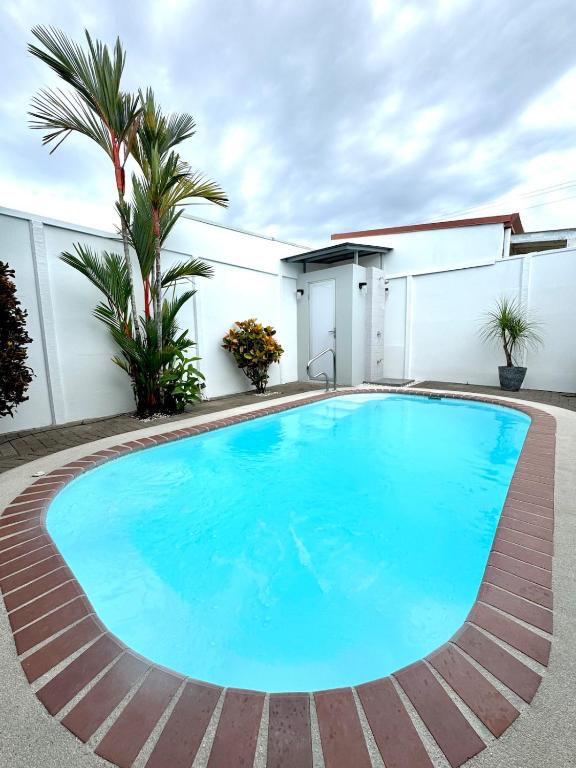 Πισίνα στο ή κοντά στο Family home in Bejuco with pool and beach access