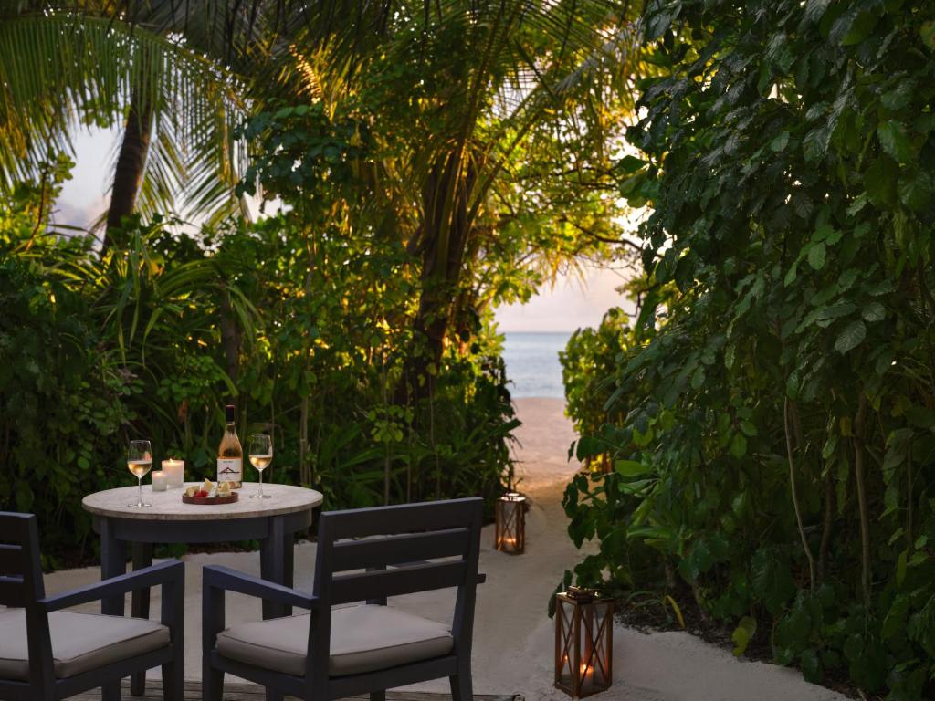 Anantara Dhigu Maldives Resort - 11