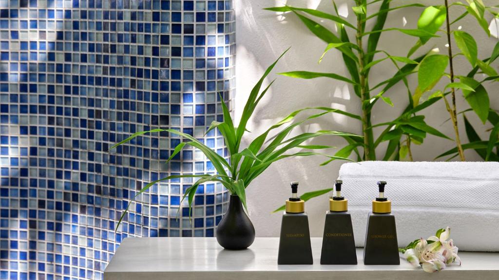 Anantara Dhigu Maldives Resort - 8