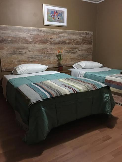Postel nebo postele na pokoji v ubytování Tikay Suite Hotel