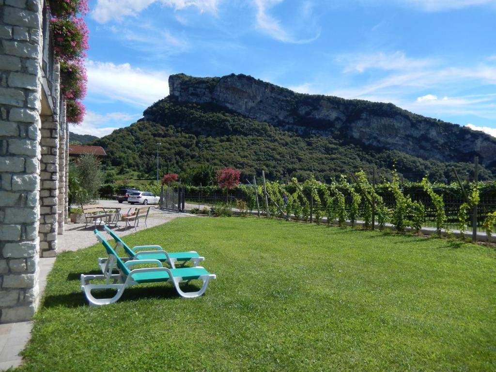 A general mountain view or a mountain view taken from a vidéki vendégházakat