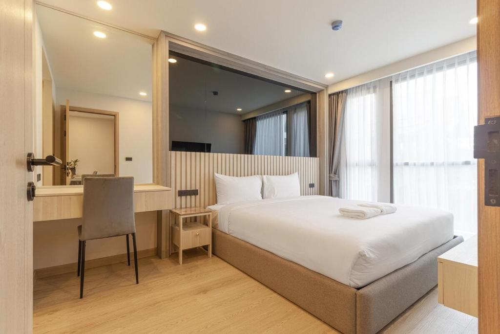 Ένα ή περισσότερα κρεβάτια σε δωμάτιο στο C247 Brand-New Condo with Pool, Gym & Beach Nearby