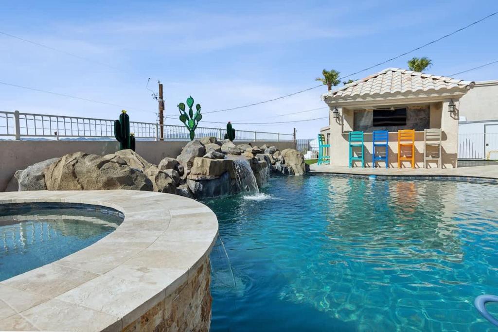 Πισίνα στο ή κοντά στο Havasu Hacienda - Pool Hot Tub Outdoor Kitchen