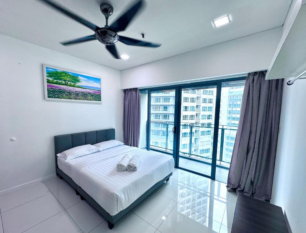 Ένα ή περισσότερα κρεβάτια σε δωμάτιο στο Mercu Summer suites by JK Privy Homes - 2 minutes to KLCC Twin Tower