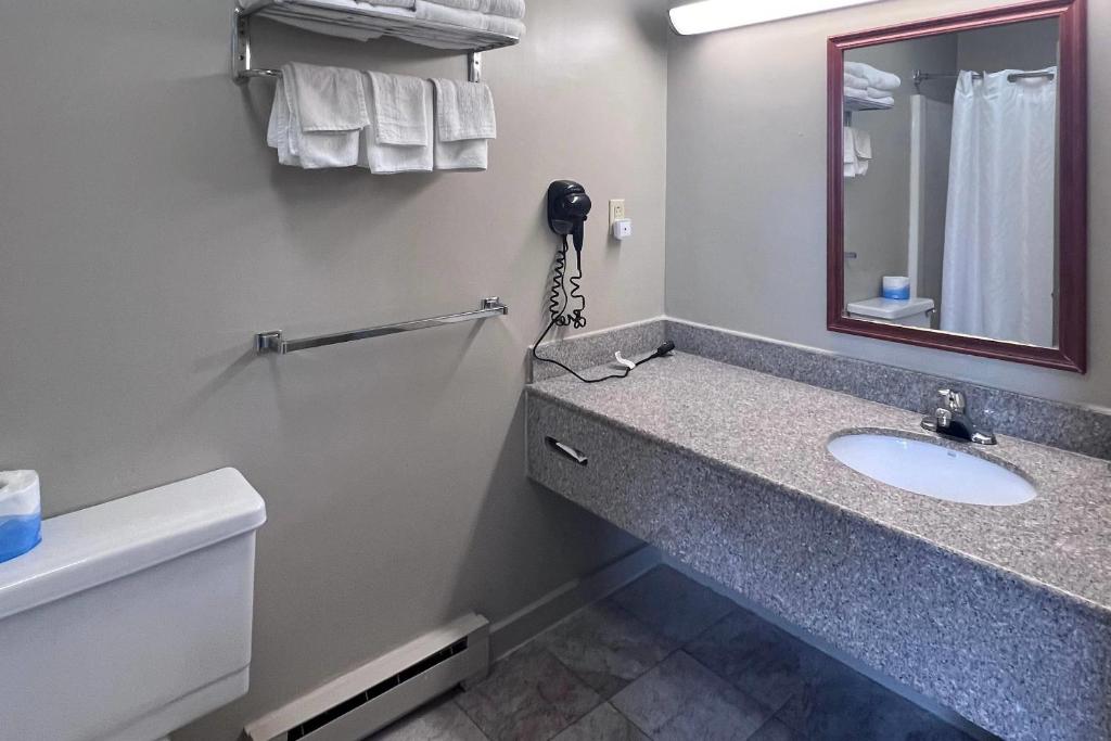 Rodeway Inn & Suites Hershey Chocolate Avenue photo