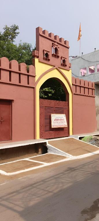 a bridge over a road with a building at Hariom Homestay in Barwa Sāgar