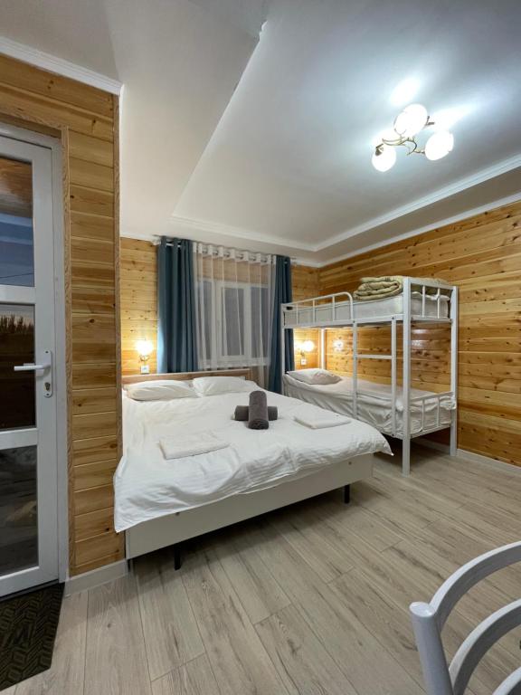 a bedroom with two bunk beds and a window at Hotel ATAUUL in Kaji-Say