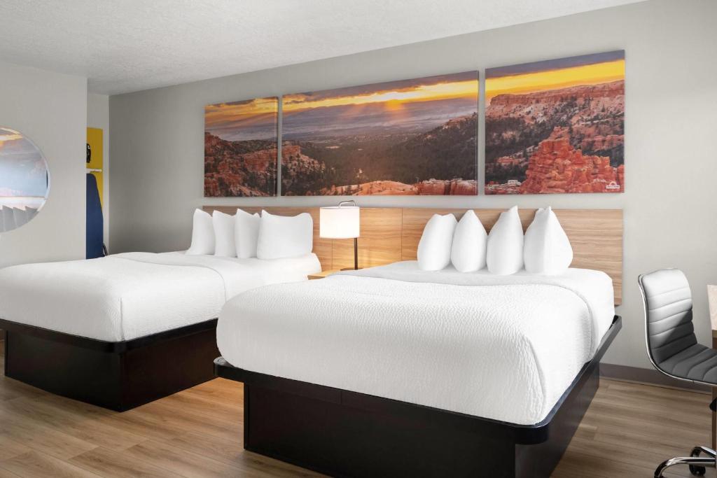 Days Inn by Wyndham Las Vegas photo