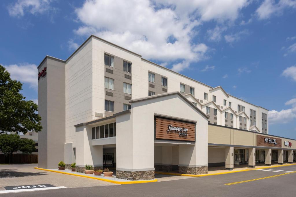 a rendering of the front of a hotel at Hampton Inn Baltimore/Glen Burnie in Glen Burnie