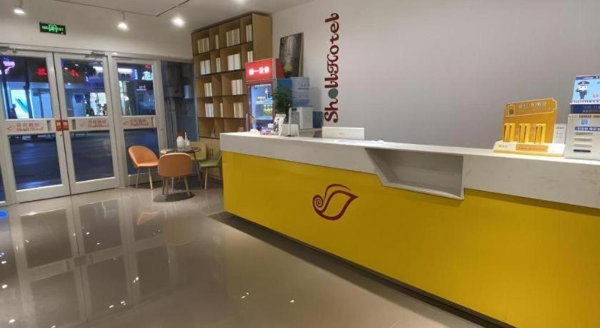 a restaurant with a yellow counter in a store at Shell Hotel Yinchuan Xingqing District Yuhuangge Street in Yinchuan