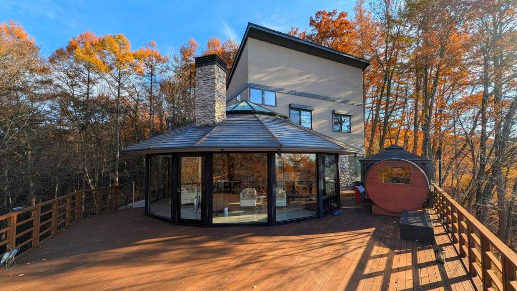 Το κτήριο όπου στεγάζεται  η βίλα