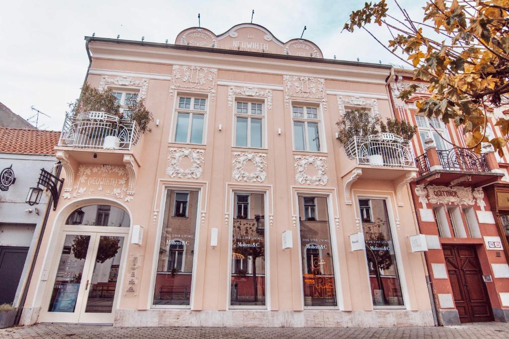 Το κτήριο όπου στεγάζεται  το διαμέρισμα